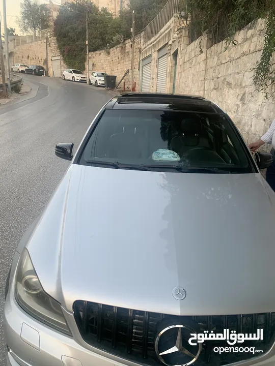مرسيدس 2012 C200 AMG للبيع على الكاش اتومات وتوب ترينك وغيار اسبورت 7غيار فل اضافات بانورما مع فتحه