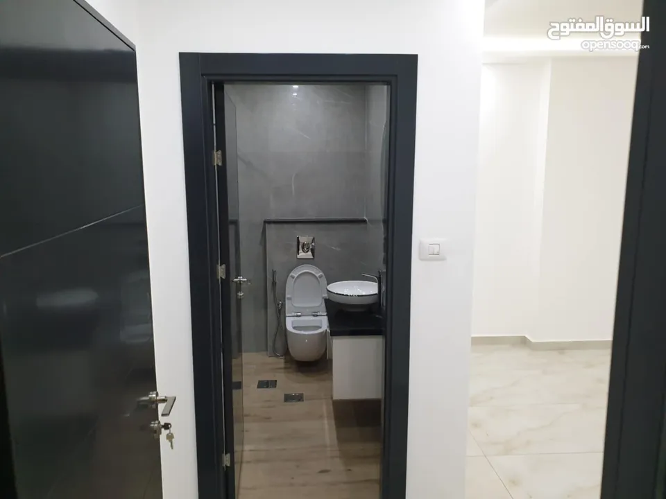 شقة فاخرة للبيع في الطيرة – 185م – تشطيب جديد