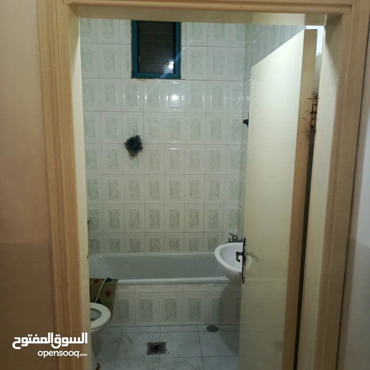 شقة غير مفروشة للايجار