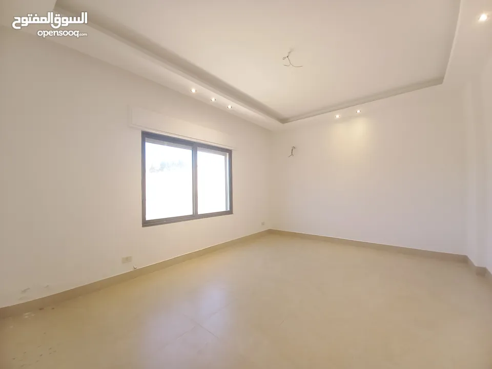 Unfurnished Apartment with Roof For Rent In Abdoun  ( Property 34122 )-174813184