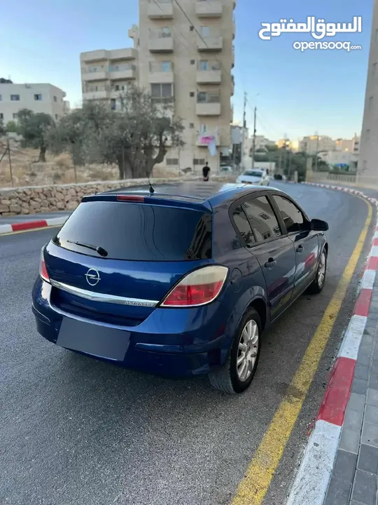 اوبل استرا قير عادي من اجمل السيارات من نوع اوبل