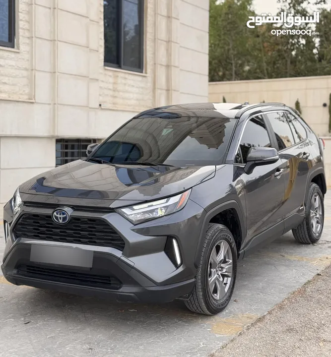 Toyota RAV4 XLE 2024