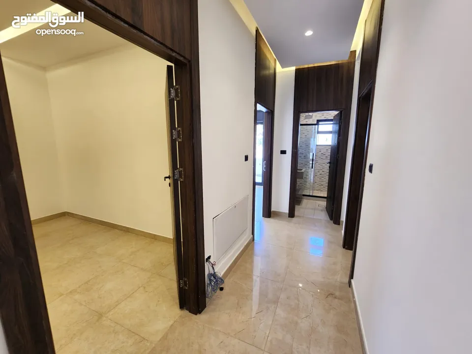 روف للبيع في عبدون  ref : 14328