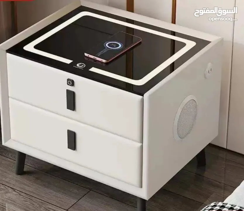 طاولة جانبية ذكية وعصرية    تصميم أنيق وحديث يناسب جميع الديكورات.  أبعاد مثالية: 50×40×46 سم