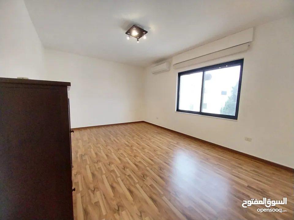 شقة غير مفروشة للإيجار 375م2 ( Property 19249 )-175072681
