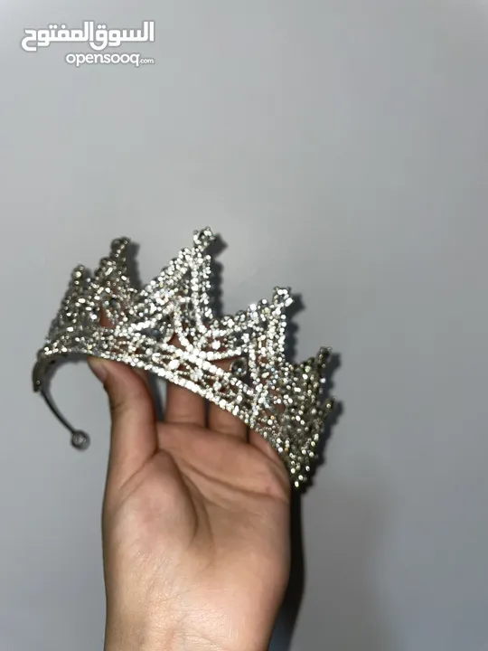 تاج عرايسي ، تاجك تبدّا به قصتك  تاجك هو شخصيتك و أناقتك ضيفي لمسه اطلالتك المميزه بأرتداء أجمل تاج