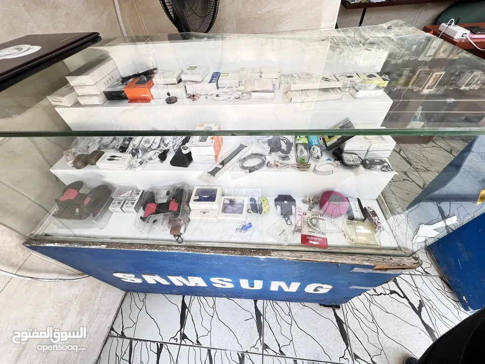 محل اجهزه خلويه واكسسواراتها للبيع بداعي السفر