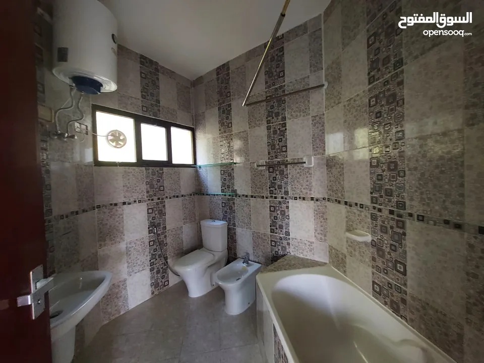 3 Bedrooms Villa for Rent in Shatti Al Qurum REF:944R