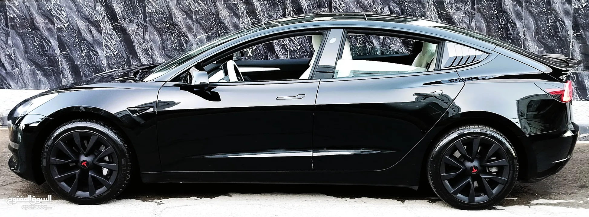 تيسلا 2023 model 3 فحص كامل اوتوسكور لون اسود ملوكي داخلي ابيض بحالة الوكالة بسعر لقطة ومحروووق