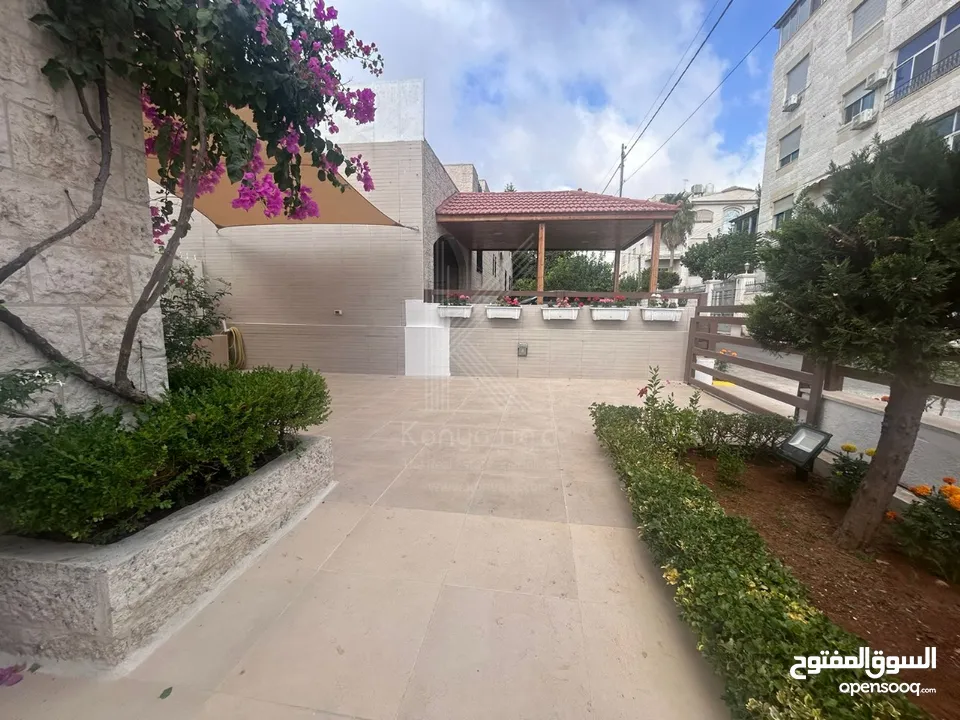 Luxurious Villa For Rent In Dair Ghbar