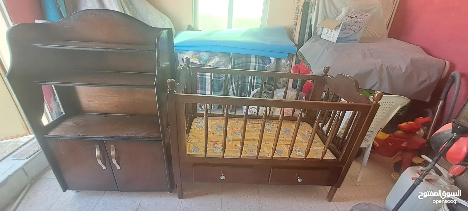 سرير اطفال مع خزانة