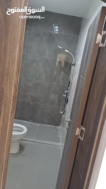 شقه جاهزة للبيع بناء جديد لم تسكن من قبل.
