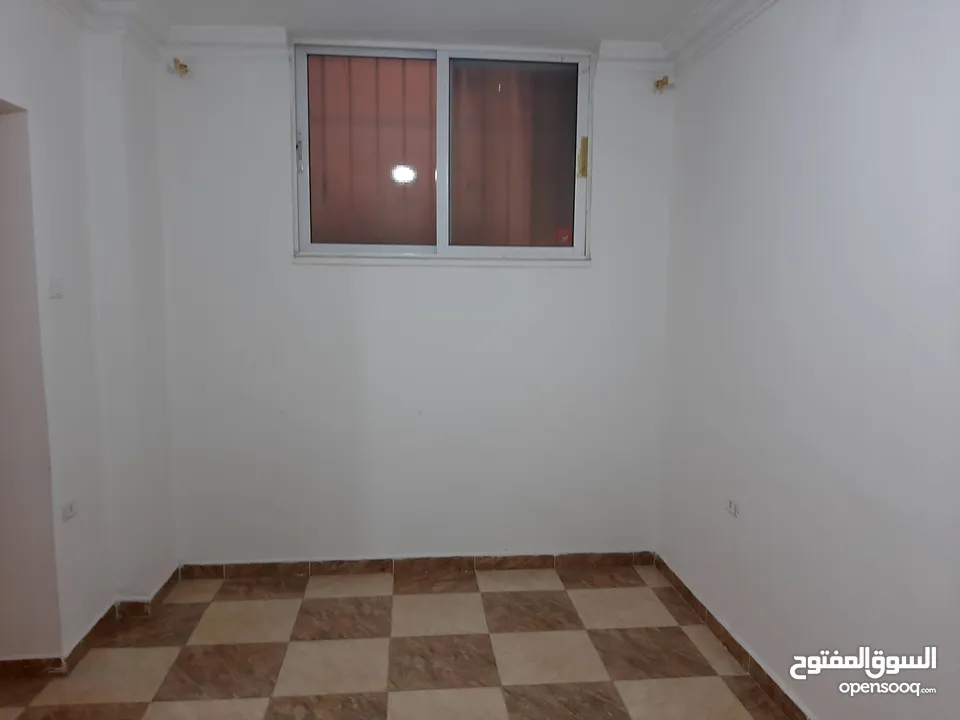 شقة أرضية قرب جامعة اليرموك