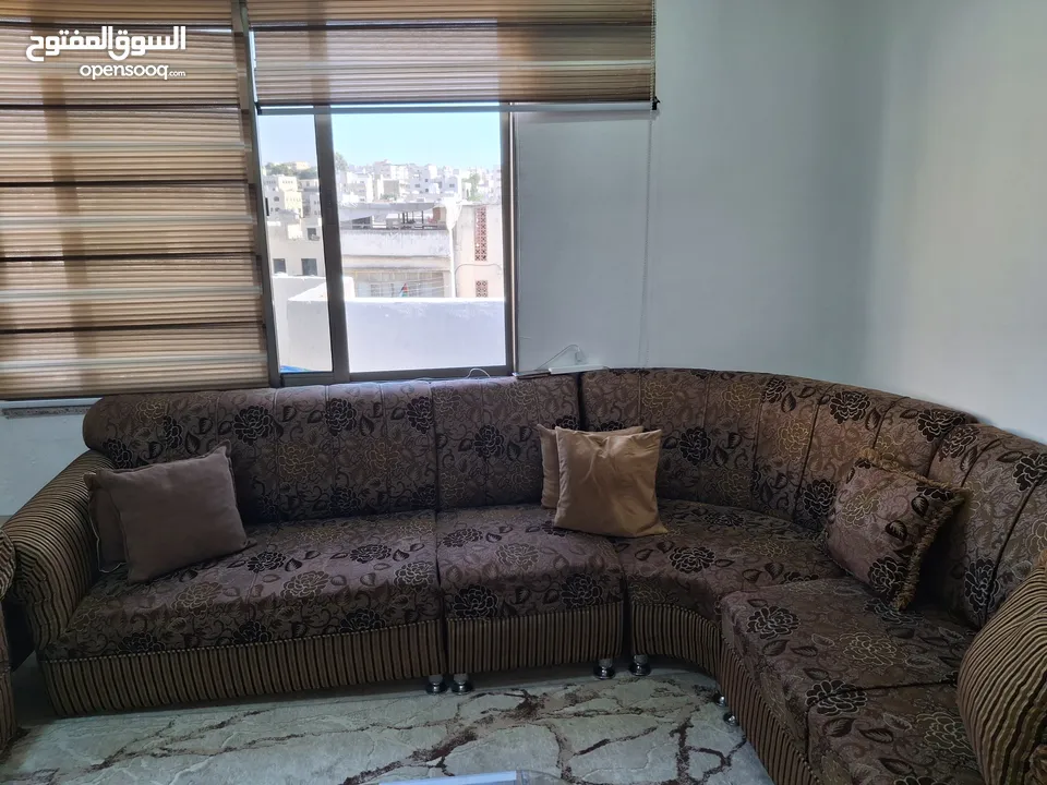 طقم كورنر 8 مقاعد مستعمل بحالة جيده وبسعر مغري جدا(قابل للمفاصلة)