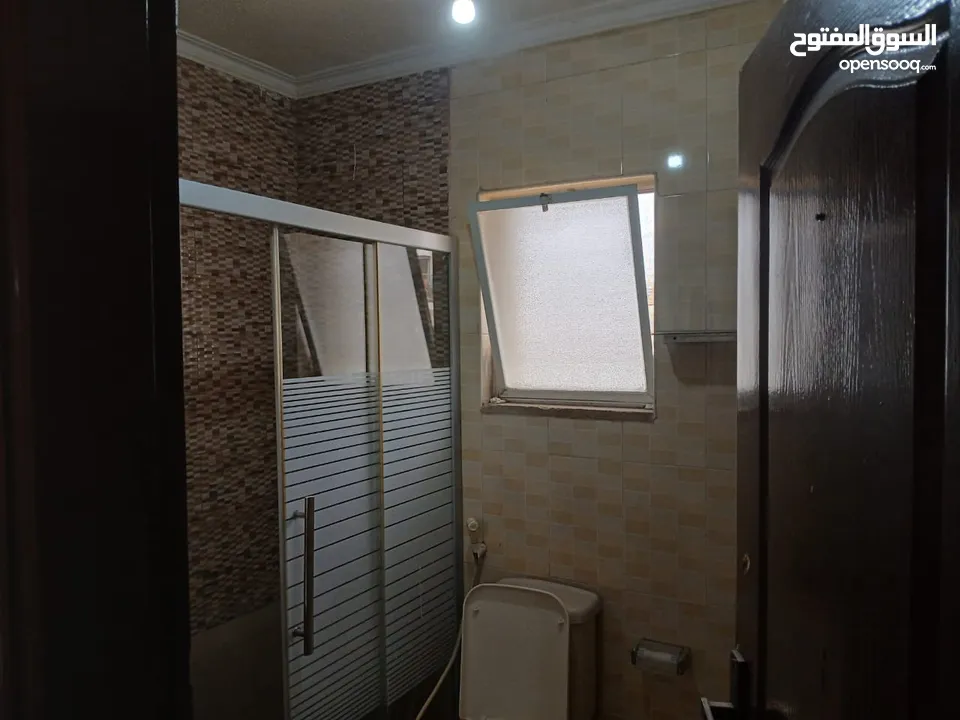 شقة للبيع طابق أول عمان الزهور كاش او تقسيط.