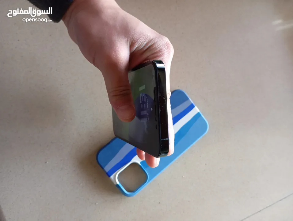 جهاز ايفون 12 برو ماكس مستعمل بحاله ممتازه للبيع مع كافر اثنين و سماعة ايفون اير بودز و شاحن