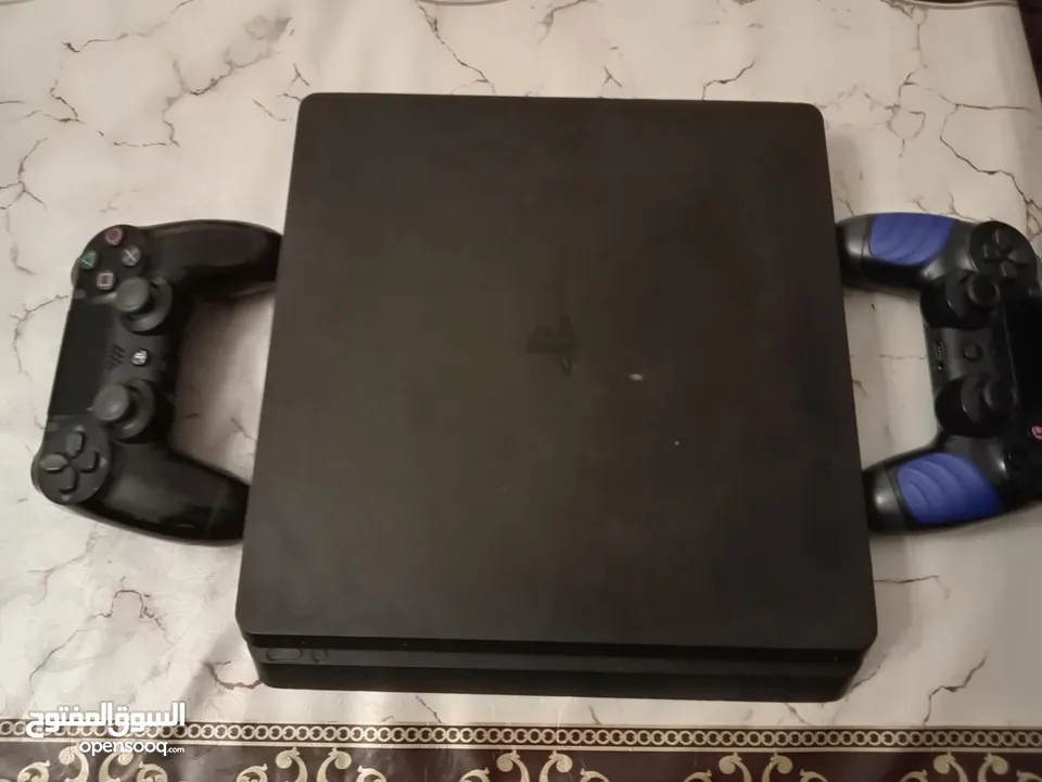 Ps4 slim مع يدتين تحكم للبيع بسعر مثير