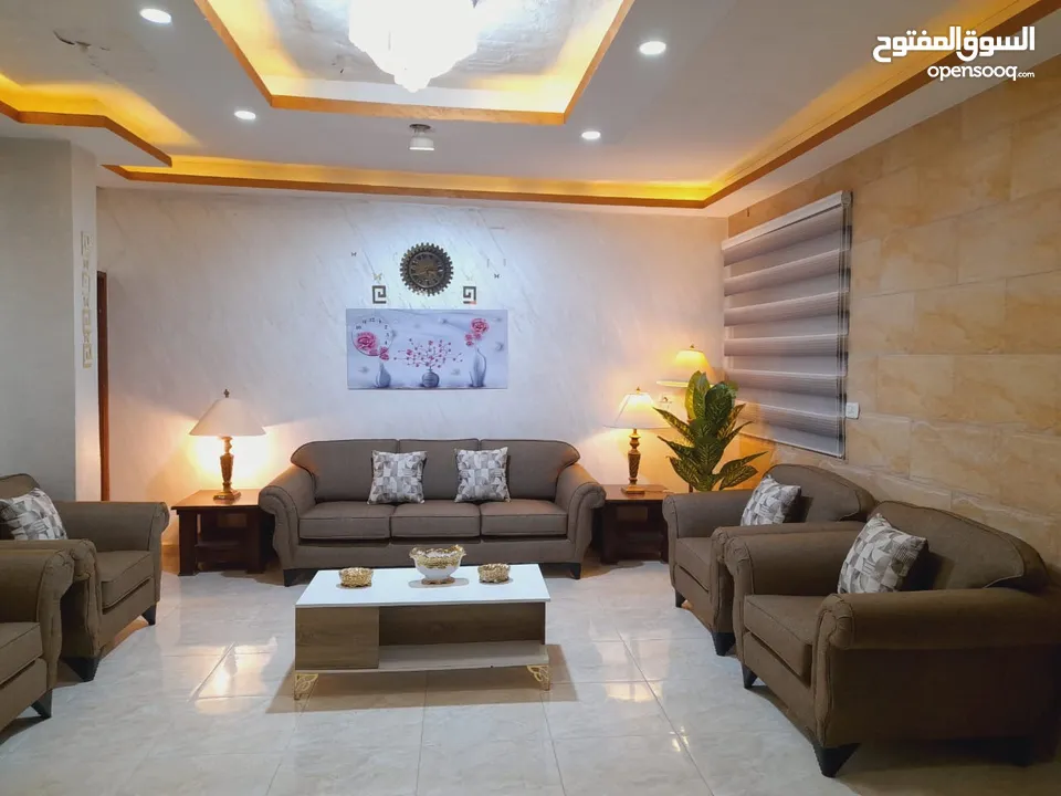 طقمين كنب بحال الجديد