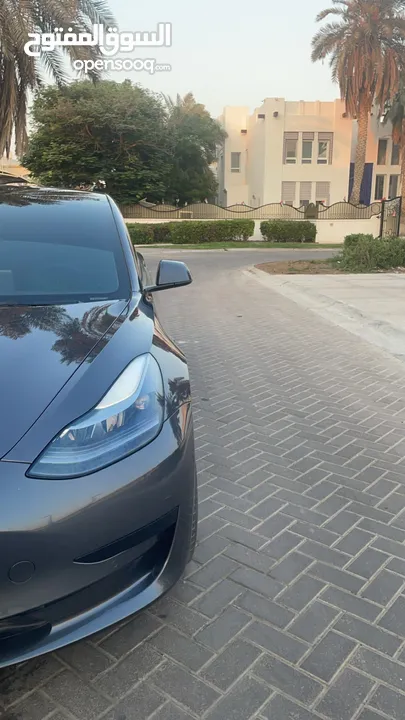 Tesla model 3 2022 very clean car