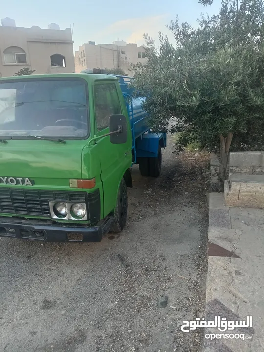 تنك ماء تويوتا 3 متر مديل 1981 ماتور 11b ترخيص 20/6/26 كوشوك نضيف نفض جديد شصي خالي شعور كسور