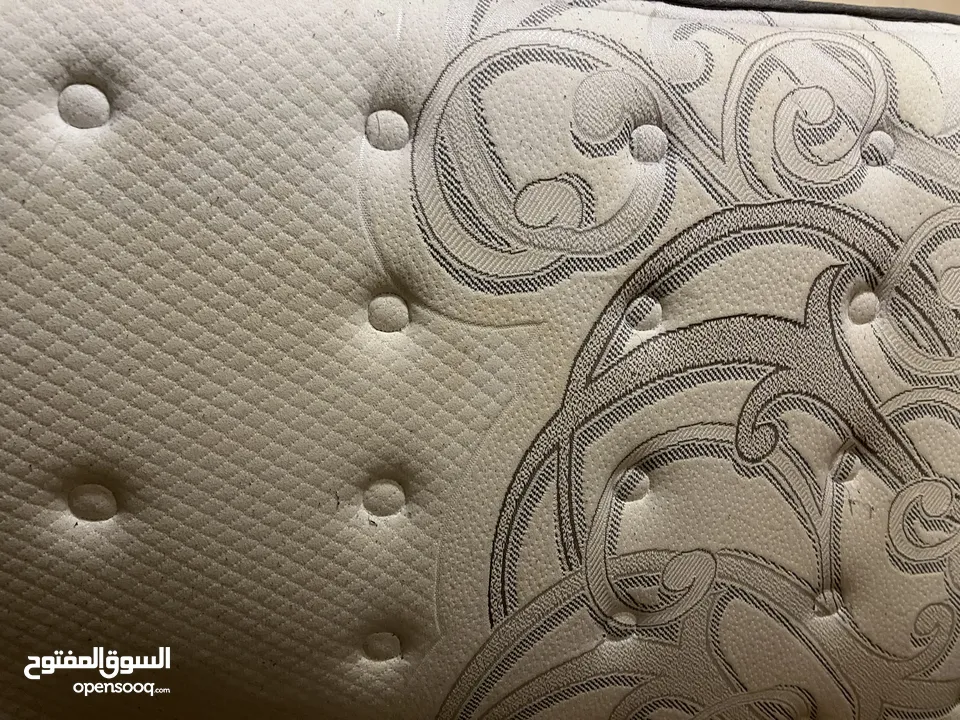 فرشة نوع (( Seally (( CAlKING كبيرة الحجم و بحالة جيدة جدا .. صناعة أمريكية