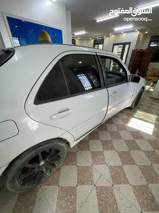 مرسيدس شبابية W202 / C220 1996 سيارة مصروفها ؟؟ — ممتاز جدا  / لون ابيض سادة