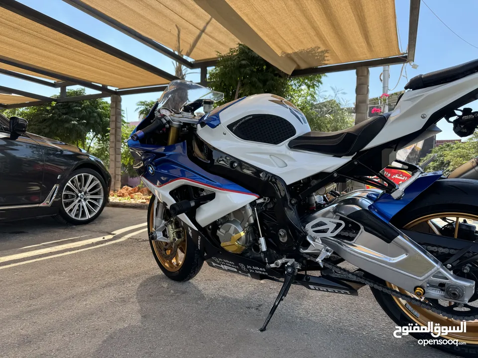 BMW s1000rr للبيع كاش او اقساط بنفس سعر الكاش دفعه وشيكات بنكيه ع سنتين