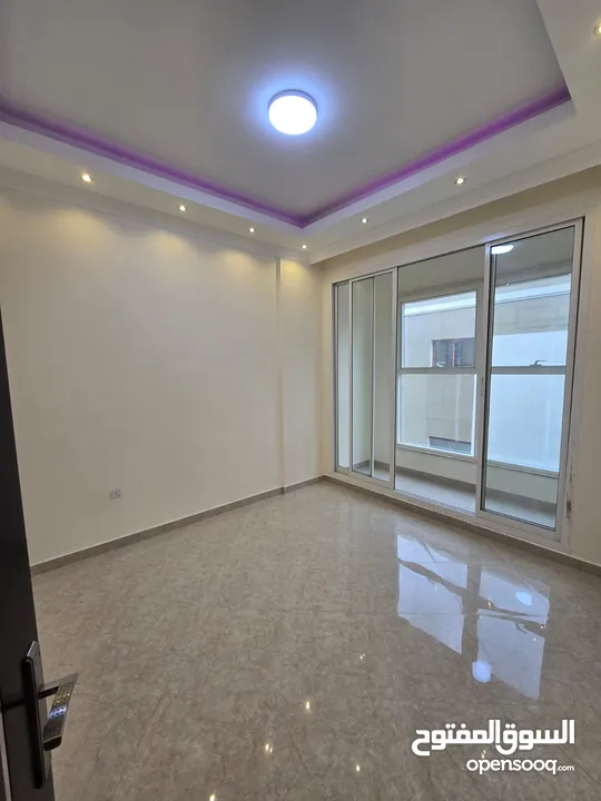 شقة #فندقية ثلاث غرف وصالة في #عجمان   اول ساكن شهري بدون فرش في #الروضة 3 شامل فواتير وةانترنت