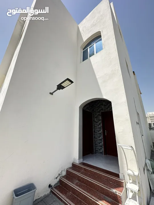 فيلا واسعة مفروشة جزئيا للإجار المعبيلة السابعة Flat for rent in good location