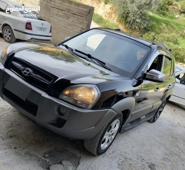 توسان 2008  ماطور 2000 / 20 صباب  لون اسود
