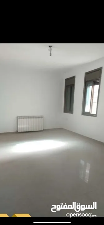 ثلاث غرف نوم غير مفروشة ام الشرايط قرب من جامع اليرموك