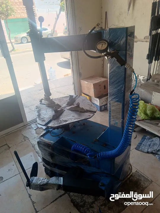 معدات محل بناشر