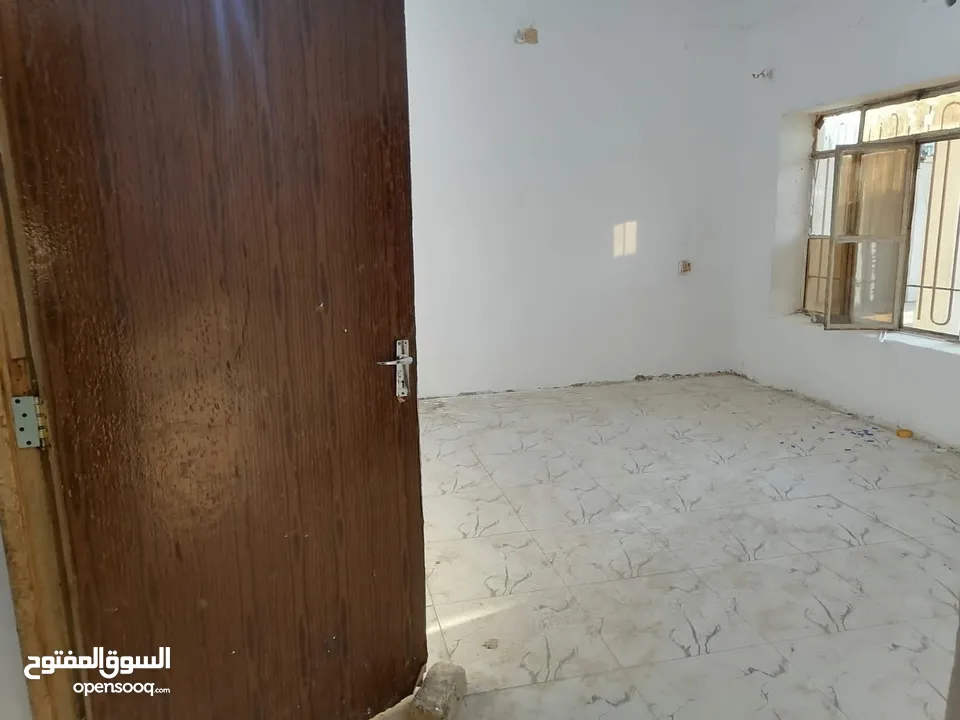 بيت تجاري سكني للإيجار في حي المعلمين