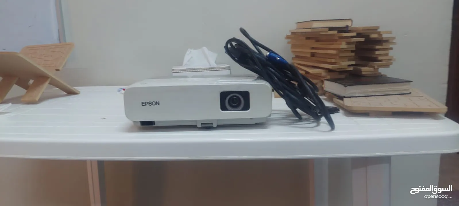 Epson Projector  استخدام خفيف جدا