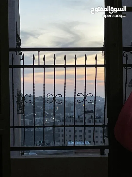 بيت في عمارة مكونة من 3 طوابق للايجار