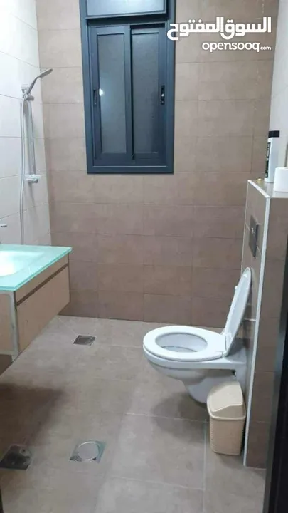 شقة للإيجار قلب عين منجد