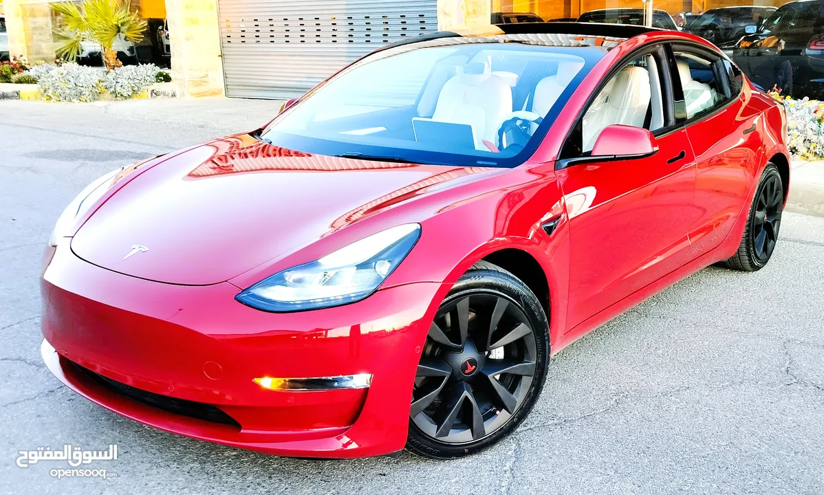 تيسلا 2022 model 3 فحص كامل 4 جــيـــد بدون ملاحظات غرفة جلد ابيض لون مميز بحالة الوكالة بسعر لقطة