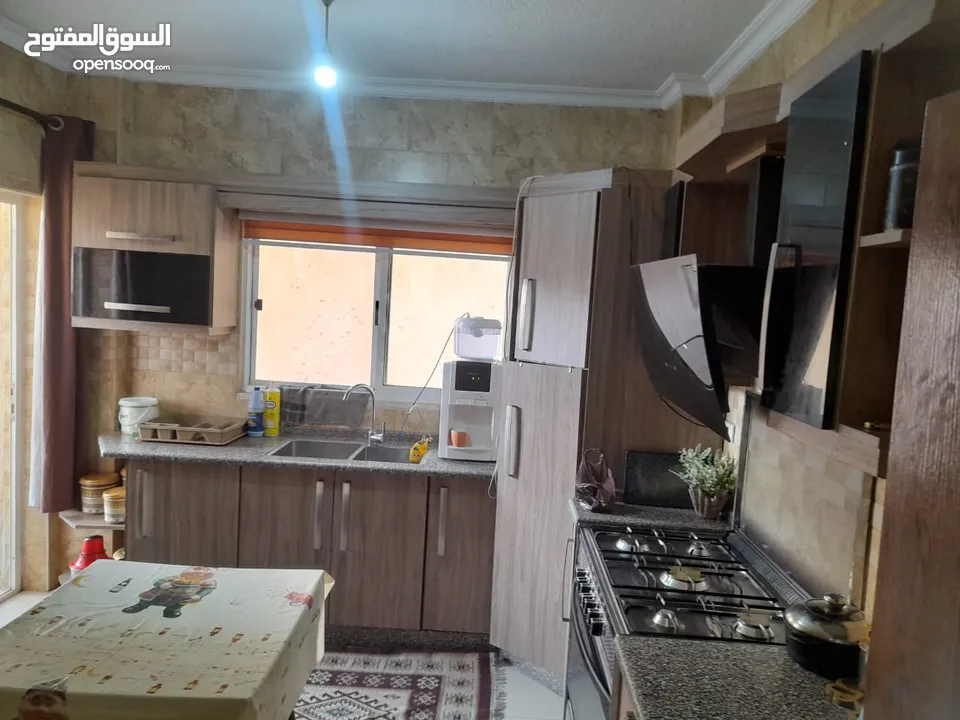 شقة سوبر ديلوكس للإيجار من المالك مباشرة بالزرقاء البتراوي بسعر مغري طابق اول مساحة 160 متر مربع