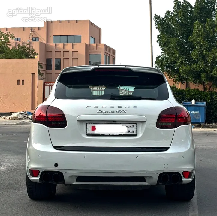 For sale cayenne GTS كاربون فايبر بكج in perfect condition bahrain agency red interior