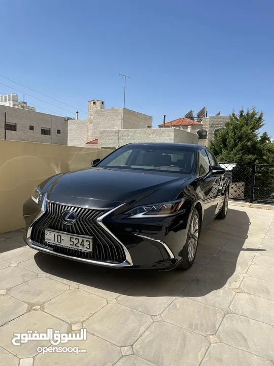 Lexus for sale modeled 300h 2021 24000Km