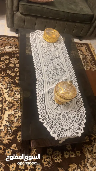 طاولة مع زجاج سيكوريت