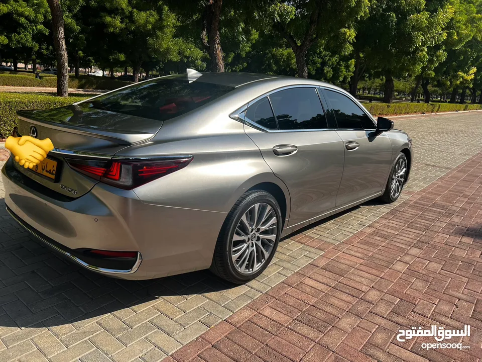 Lexus ES250 اربعة سلندر نظيفة جدا واقتصادية