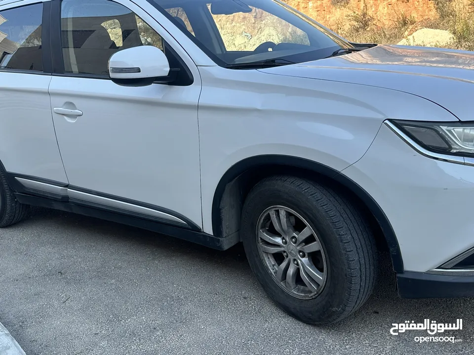 للبيع ميتسوبيشي أوت لاندر - 2017