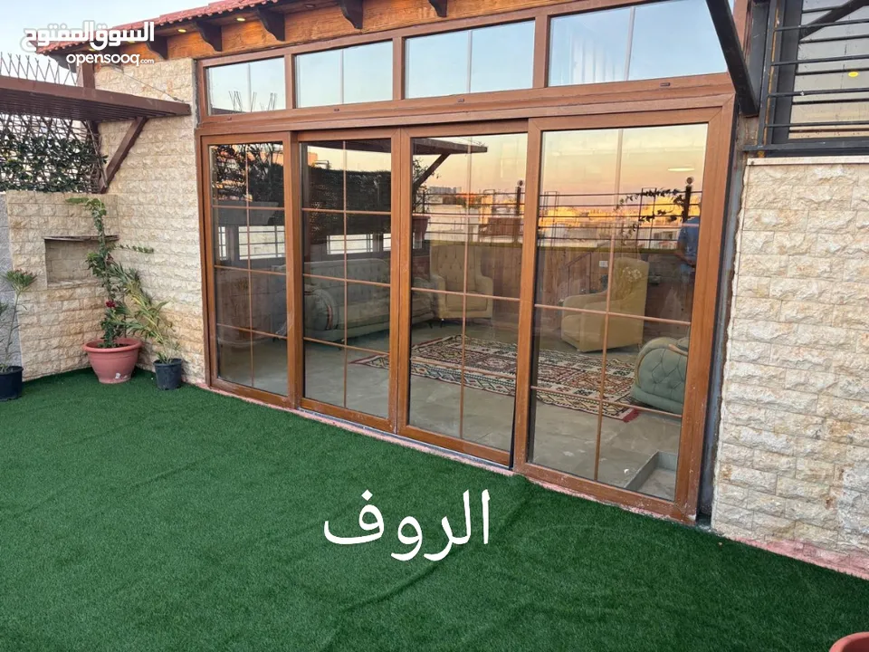 لمن يرغب بالسكن أو الاستثمار شقة مع روف فاخرة تشطيب ديلوكس في اجمل مناطق الجبيهة للبيع بسعر مميز