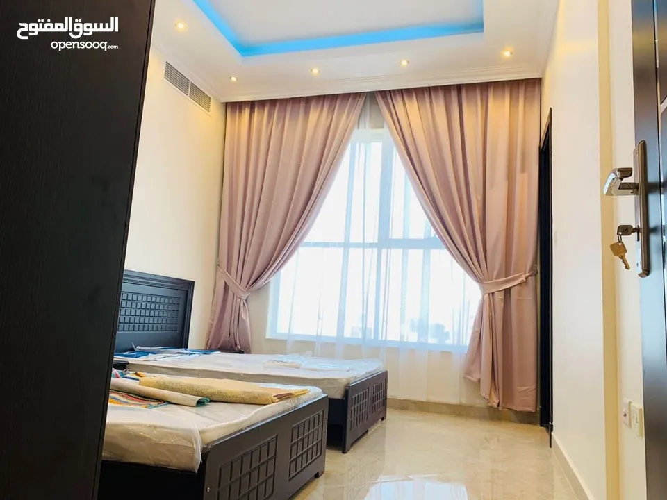 اجمل شقة مفروشة 3غرف وصالة مع غرفة خادمة للإيجار السنوي في عجمان بالروضة3 خلف مطعم بحر الامارات