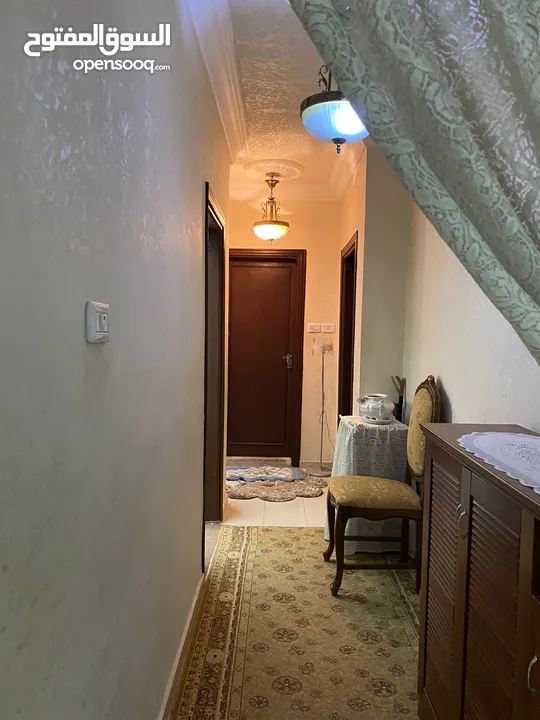 شقه لإيجار الشهري طابق 3 مع مصعد بريموت كل طابق 2 شقه  الحي الجنوبي قرب مطعم فول ونار عمارة الشيماء