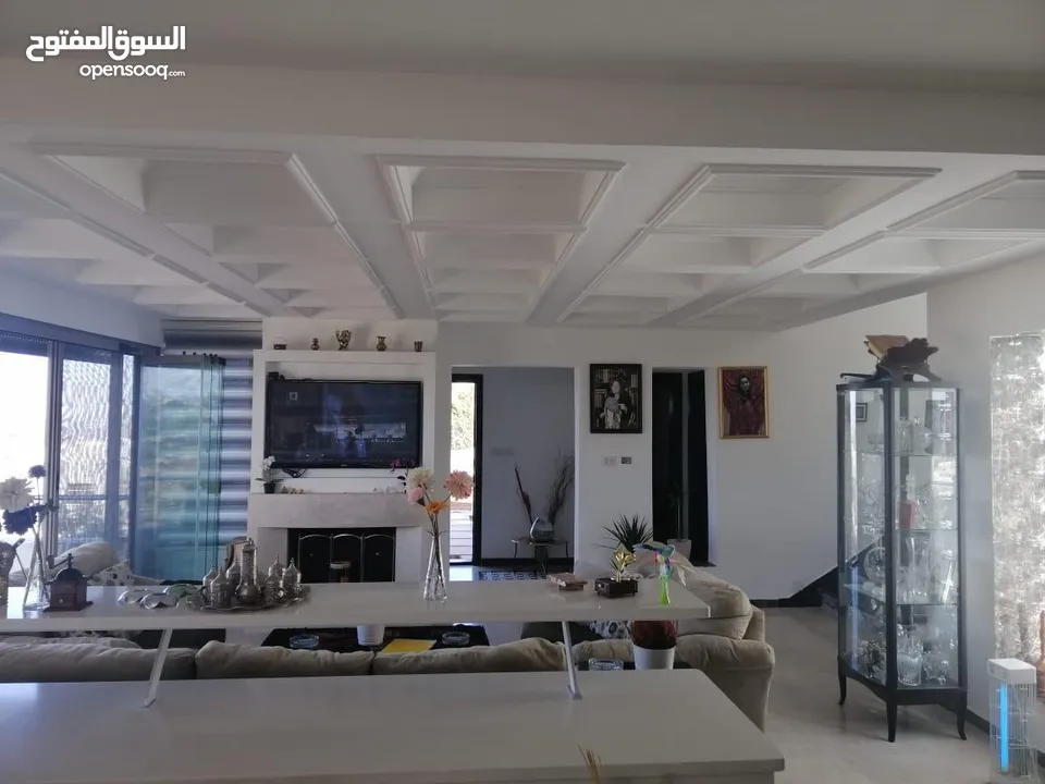 فيلا سكنيه بالسلط للبيع زي وادي الحمامرة واصل جميع الخدمات ومنطقة هادئة قريبة من الاسواق