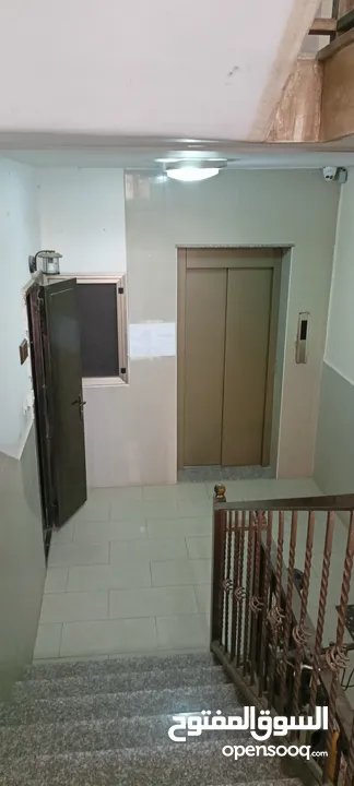 شقه مفروشه للايجار الشهري 2150 تشمل المياه وخدمات الدرج