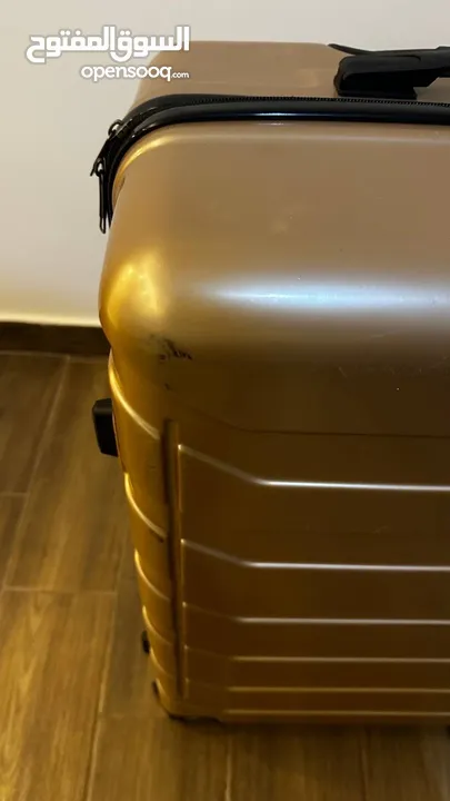 ‏شنطة سفر كبيرة  travel suitcase