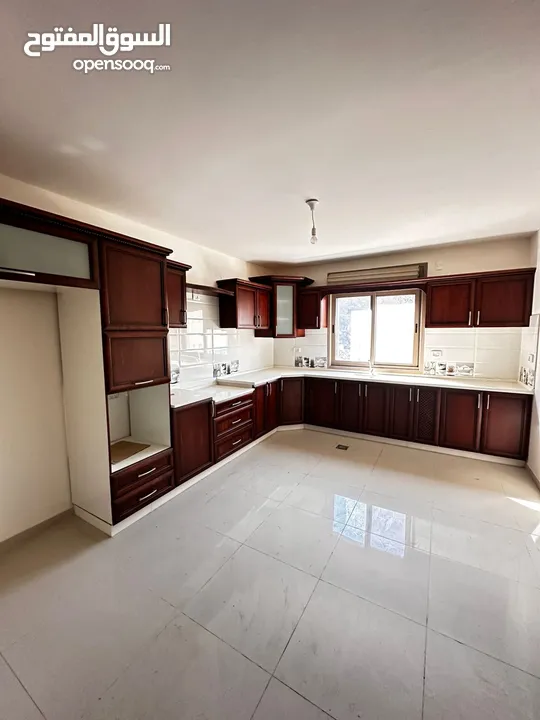 شقه للبيع في الطيره بالقرب من مدرسه زياد ابو عين بسعر مغري